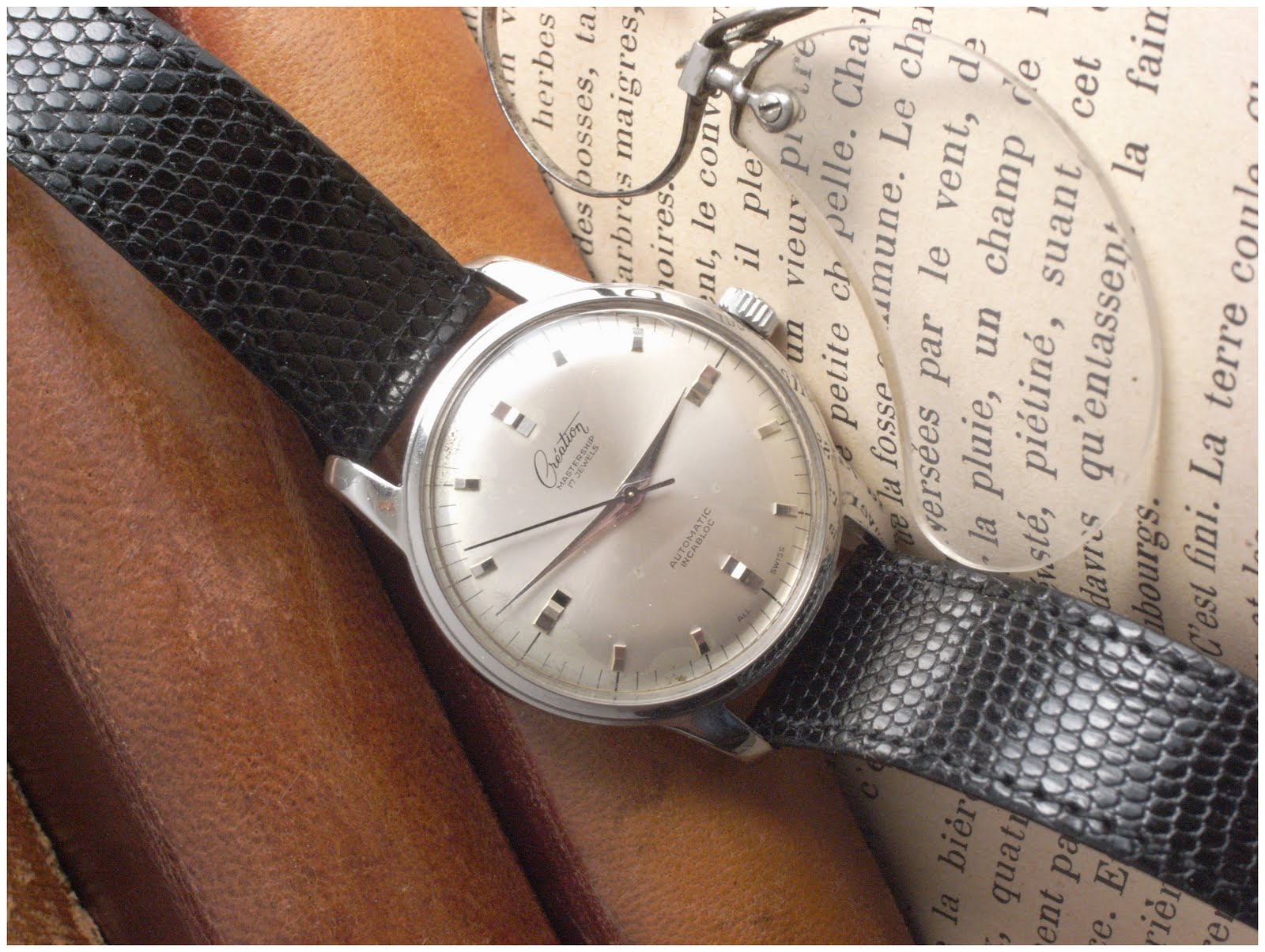 Montre Bracelet Mécanique Manuelle FOR - Cadran Doré Avec Chiffres Arabes - Boîtier Acier Doré, Bracelet Noir - Occasion